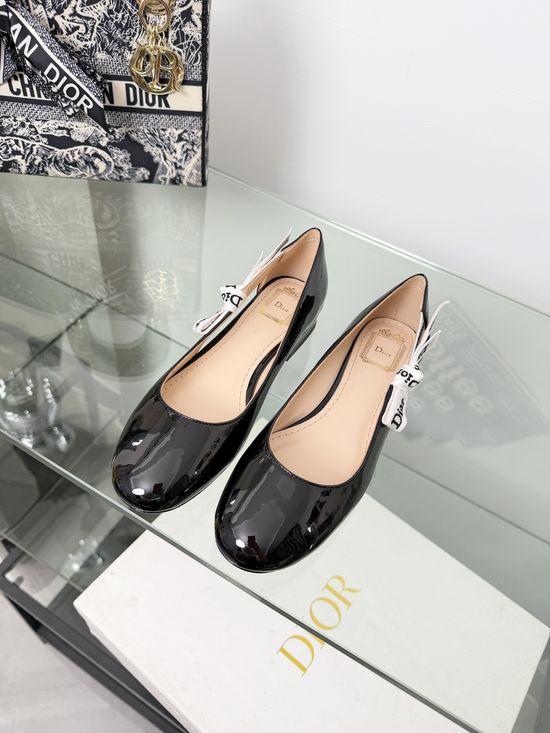Christian Dior Elegant Ballet Flats with Lace-Up Detail and Bow