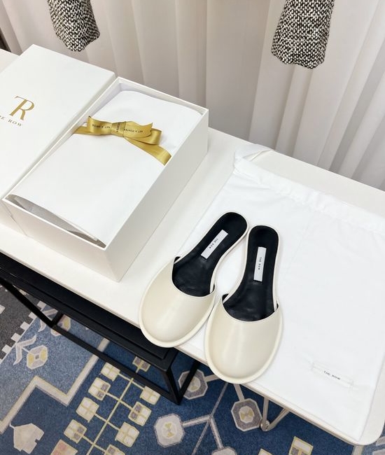 The Row Full Grain Leather Closed Toe Mule Shoes Soft Comfortable Timeless