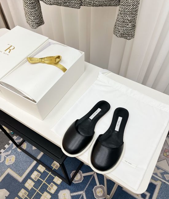 The Row Full Grain Leather Closed Toe Mule Shoes Soft Comfortable Timeless