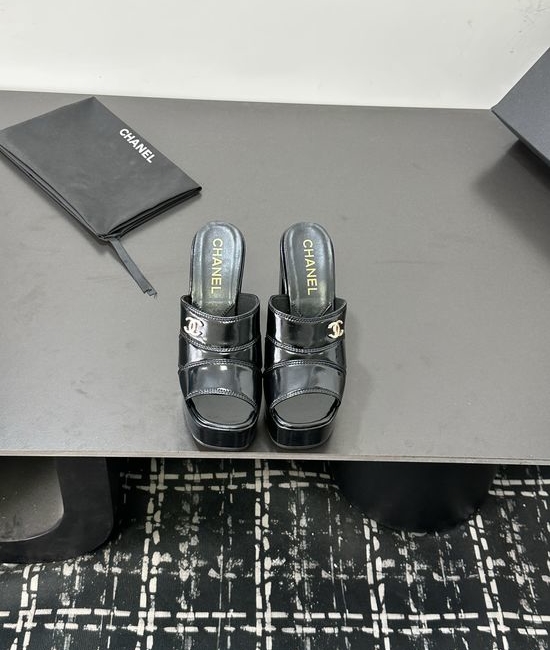 Chanel Cowhide Upper Rubber Sole Comfortable Sandals