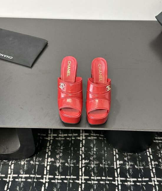 Chanel Cowhide Upper Rubber Sole Comfortable Sandals
