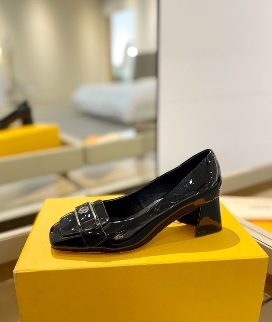 Louis Vuitton LV Classic Patent Leather Low Heel Dress Shoes