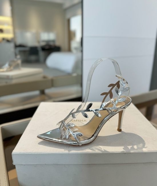 Gianvito Rossi Pointed Toe Leaf Decor Patent Leather Heels