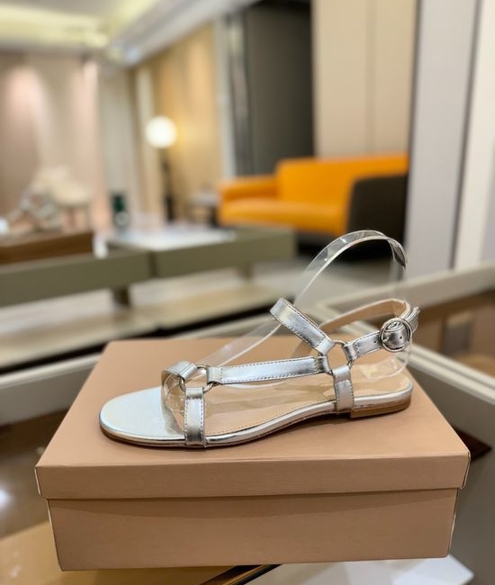 Gianvito Rossi Soft Leather Low Heel Elegant Daily Shoes