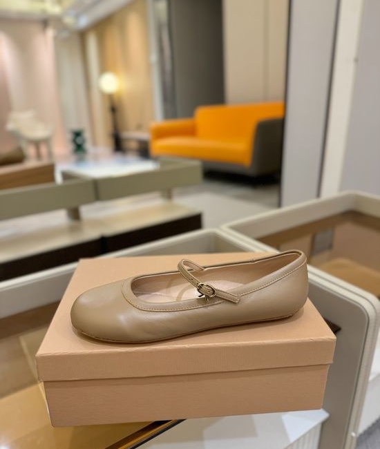 Gianvito Rossi Gem Embellished Comfortable Leather Flat Mary Jane Shoes