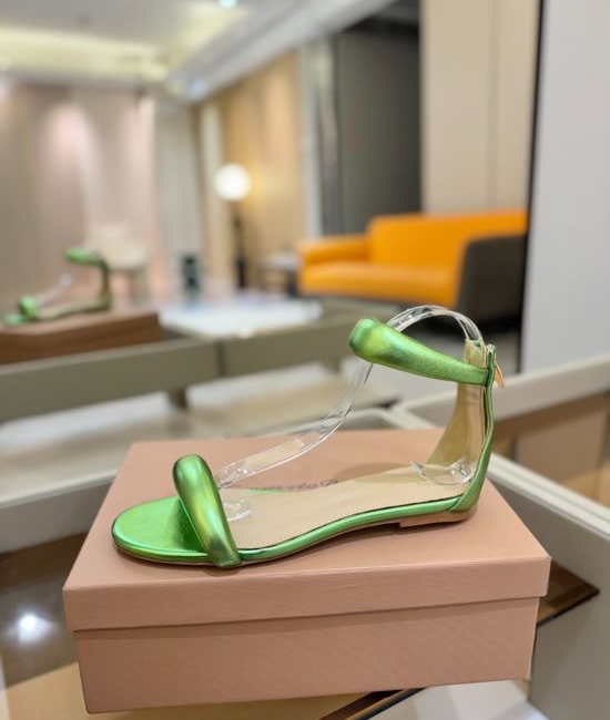 Gianvito Rossi Elegant Low Heel Sandal with Premium Leather Lining