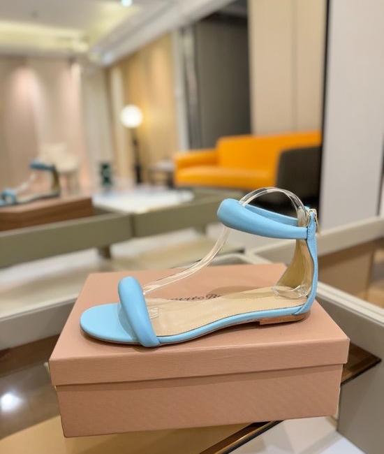 Gianvito Rossi Elegant Low Heel Sandal with Premium Leather Lining