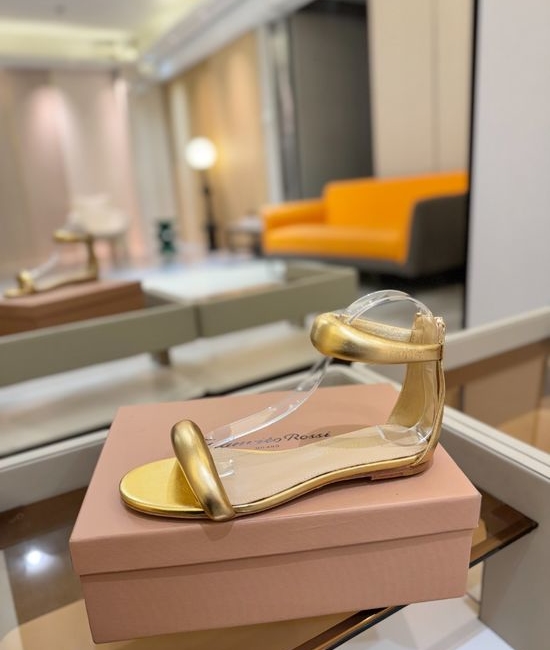 Gianvito Rossi Elegant Low Heel Sandal with Premium Leather Lining