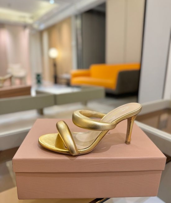 Gianvito Rossi Elegant Leather High Heel Sandals With Italian Craftsmanship