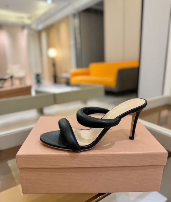 Gianvito Rossi Elegant Leather High Heel Sandals With Italian Craftsmanship