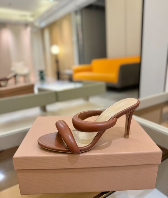 Gianvito Rossi Elegant Leather High Heel Sandals With Italian Craftsmanship