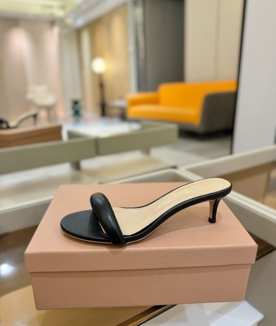 Gianvito Rossi Comfortable Low Heel Leather Sandals With Fine Details