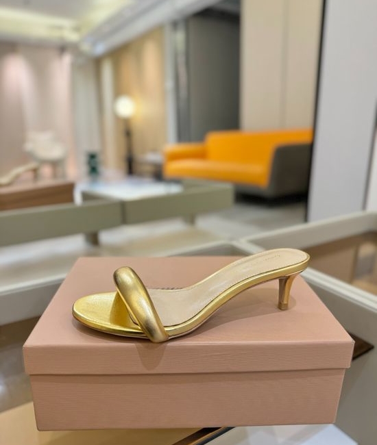 Gianvito Rossi Comfortable Low Heel Leather Sandals With Fine Details