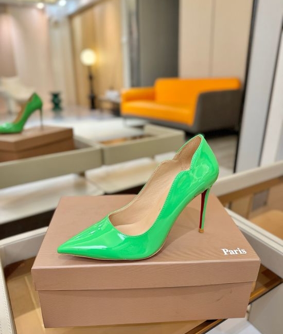 Christian Louboutine Wavy Patent Pumps Red Sole Sheepskin Lining