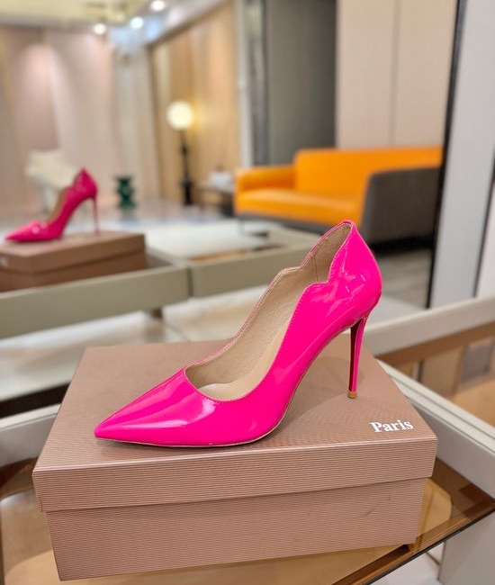 Christian Louboutine Wavy Patent Pumps Red Sole Sheepskin Lining