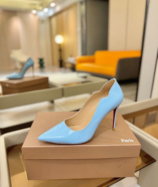 Christian Louboutine Wavy Patent Pumps Red Sole Sheepskin Lining