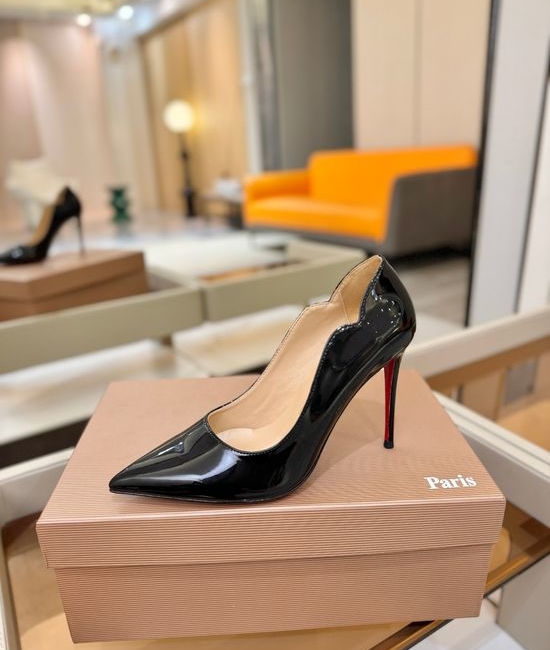 Christian Louboutine Wavy Patent Pumps Red Sole Sheepskin Lining