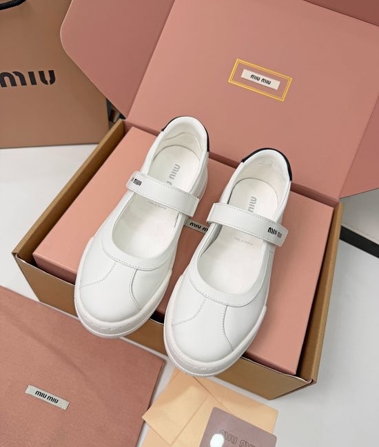 Miu Miu Genuine Leather Elegant Comfortable Vintage Dress Shoes