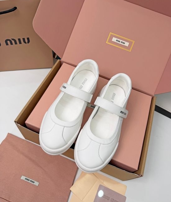 Miu Miu Genuine Leather Elegant Comfortable Vintage Dress Shoes