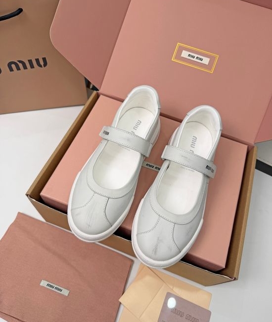 Miu Miu Genuine Leather Elegant Comfortable Vintage Dress Shoes