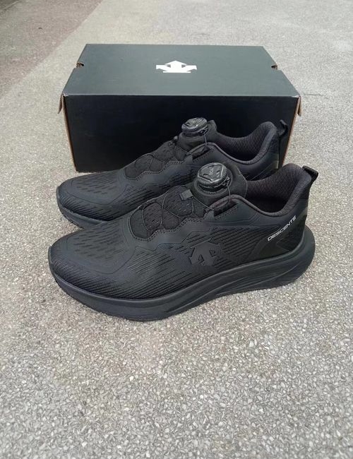 Descente Lightweight Cushioning Running Shoes With Boa