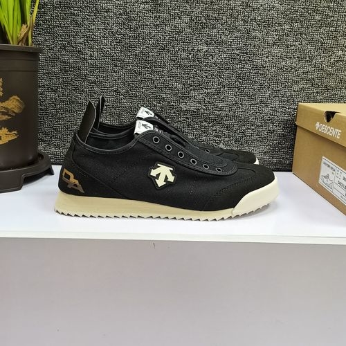 Descente Chron Retro Casual Canvas Shoes
