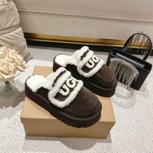 UGG Wool Logo Trimmed Round Toe Slippers