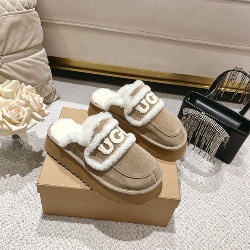 UGG Wool Logo Trimmed Round Toe Slippers