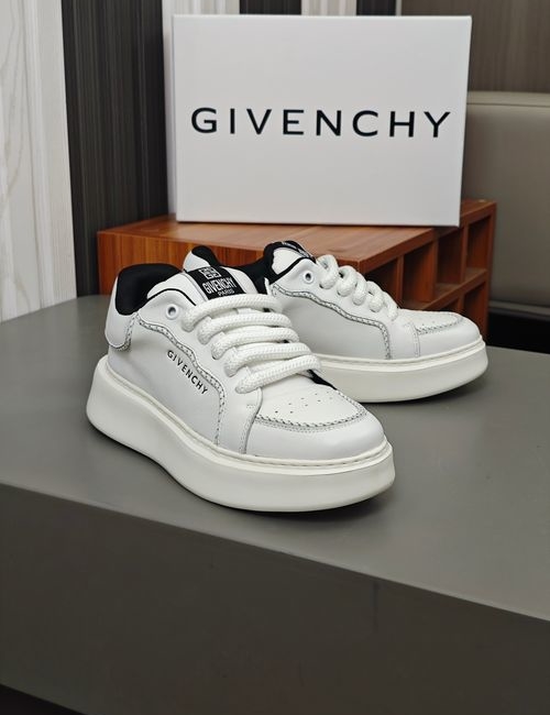 Givenchy Calfskin Upper Foam Sole Versatile Sneakers