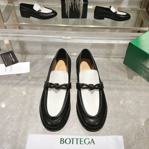 Bottega Veneta BV Woven Lace-up Flat Sole Shoes