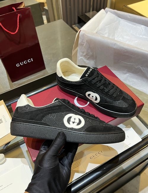 Gucci Embroidered Logo Cowhide Sports Shoes