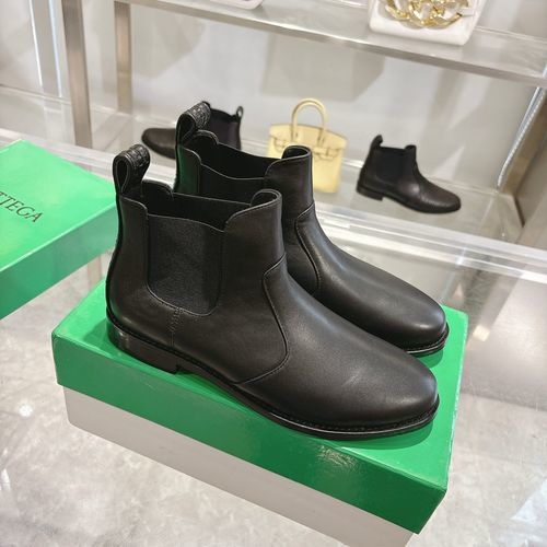 Bottega Veneta BV Round Toe Leather Ankle Boots