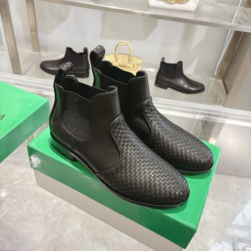 Bottega Veneta BV Round Toe Grain Leather Ankle Boots