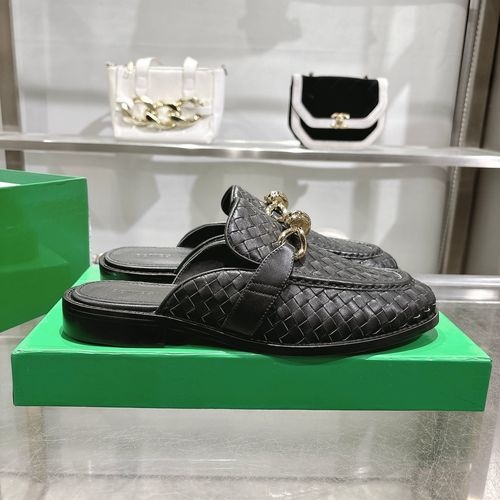 Bottega Veneta BV Woven Round Toe Leather Slides