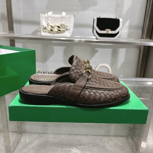 Bottega Veneta BV Woven Round Toe Leather Slides