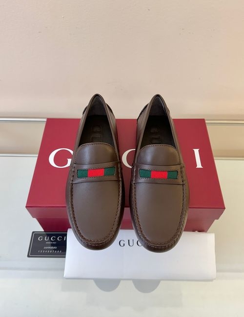 Gucci Cowhide Loafers With Interlocking G Details