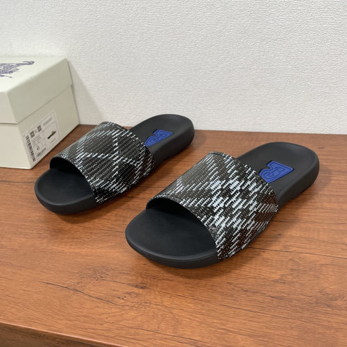 Burberry Check Plaid Lightweight Slippers With Embossed Logo
