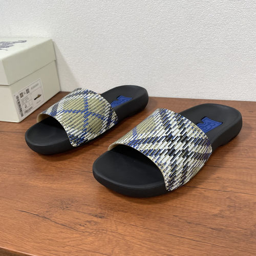 Burberry Check Plaid Lightweight Slippers With Embossed Logo