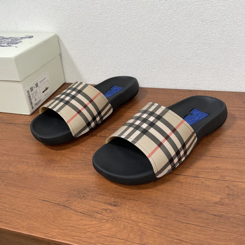 Burberry Check Plaid Lightweight Slippers With Embossed Logo