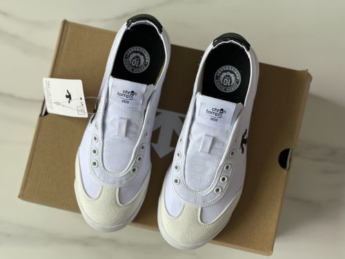 Descente Slip On Canvas Casual Shoes