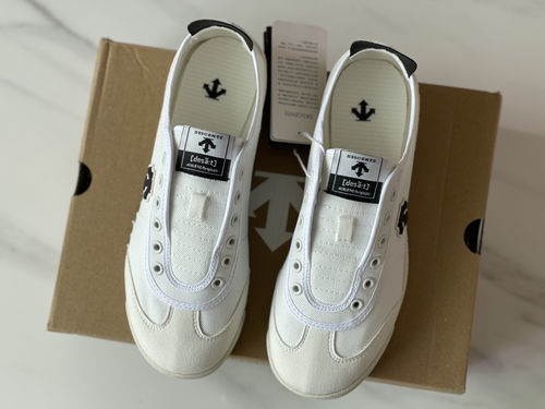 Descente Slip-On Canvas Shoes With Comfort Sole