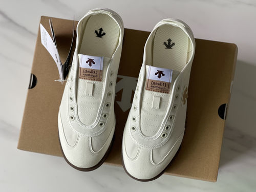Descente Slip-on Canvas Casual Shoes