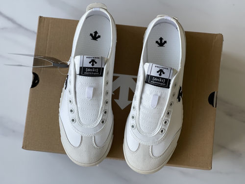 Descente Slip-on Canvas Casual Shoes