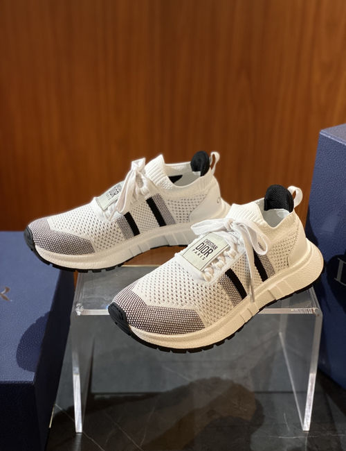 Christian Dior CD Run n Sneakers: Elegant Sporty Look