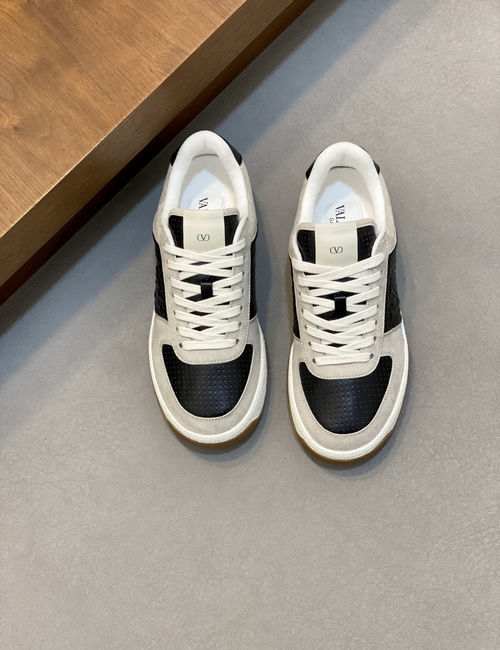 Valentino Sneakers With Rivet Design Calfskin Upper