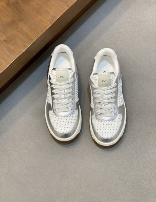 Valentino Sneakers With Rivet Design Calfskin Upper