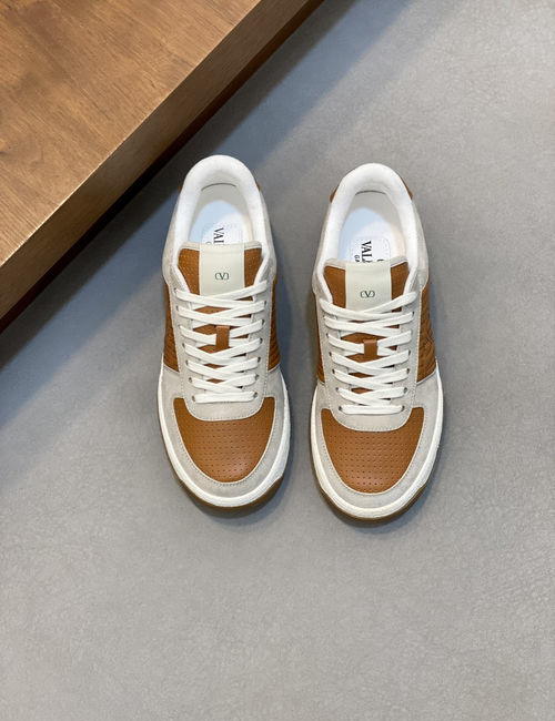 Valentino Sneakers With Rivet Design Calfskin Upper