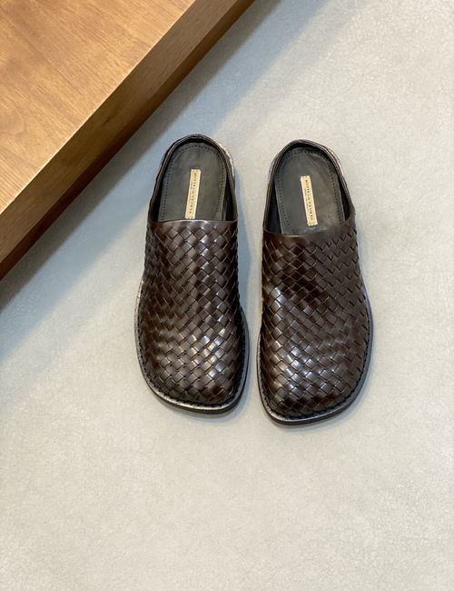 Bottega Veneta BV Woven Round Toe Leather Slides