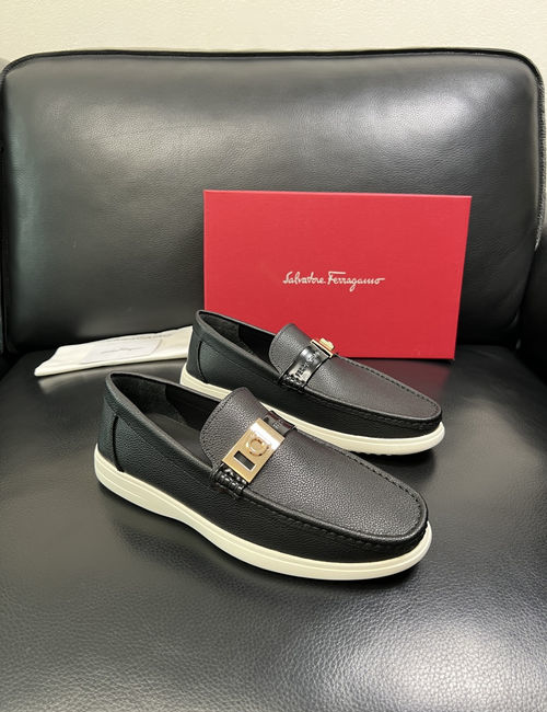 Ferragamo Cowhide Leather Comfortable Loafers