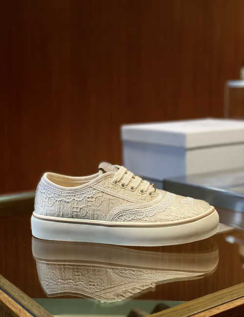 Christian Dior CD Saltwind Sneakers With Lace Embroidery